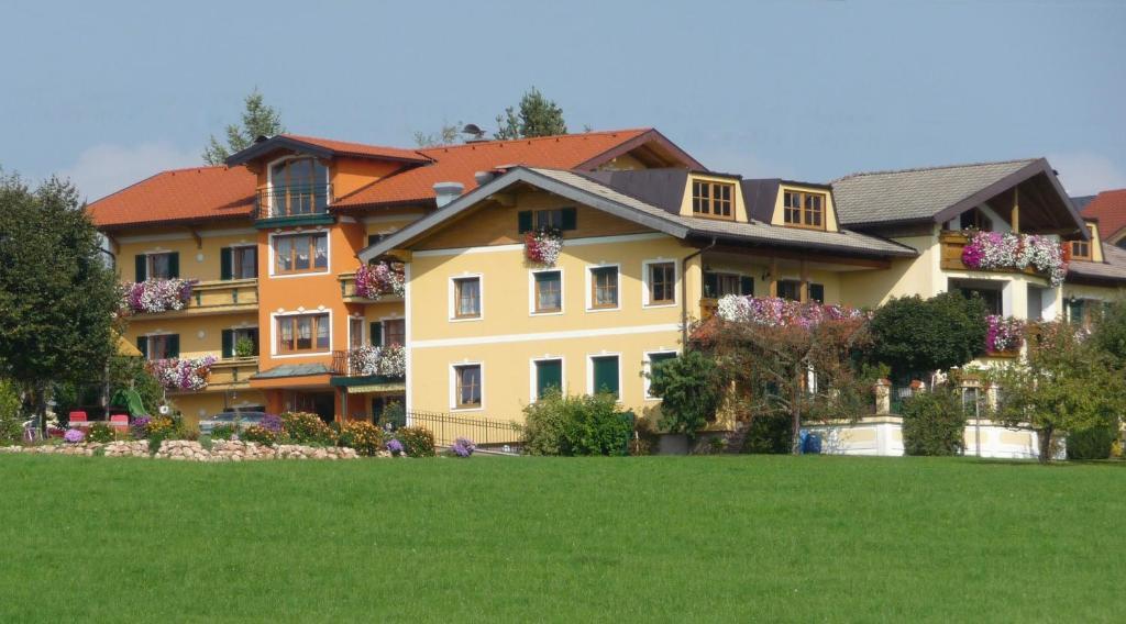 Ferienhotel Herzog ノイマルクト・アム・ヴァラーゼー エクステリア 写真